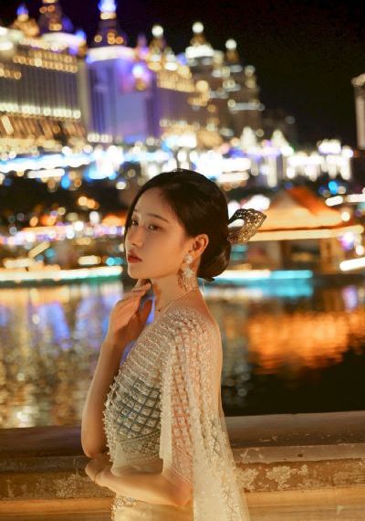 年轻的漂亮阿姨韩语中字