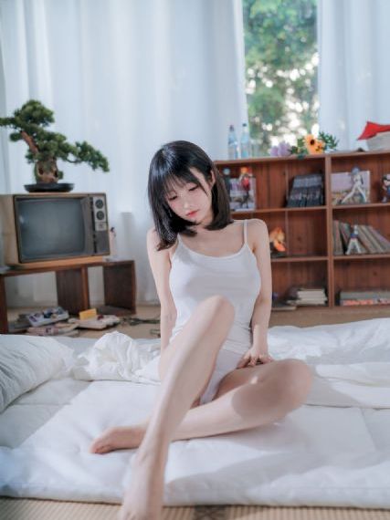 校花喂我乳我脱她胸罩免费视频