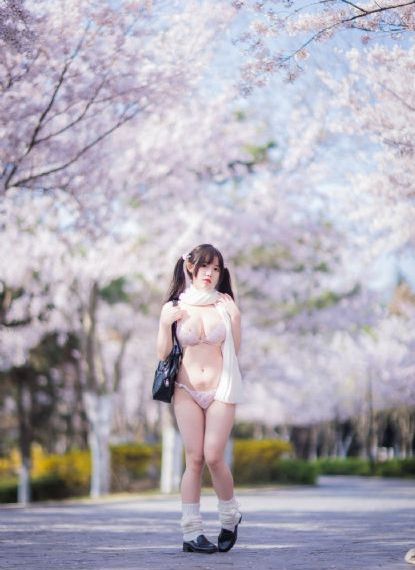 美女和老师拔萝卜